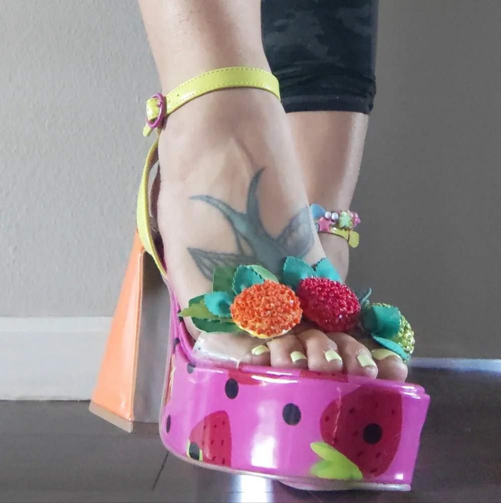 Betsy Johnson FRUIT Heels - Picture 4 of 14